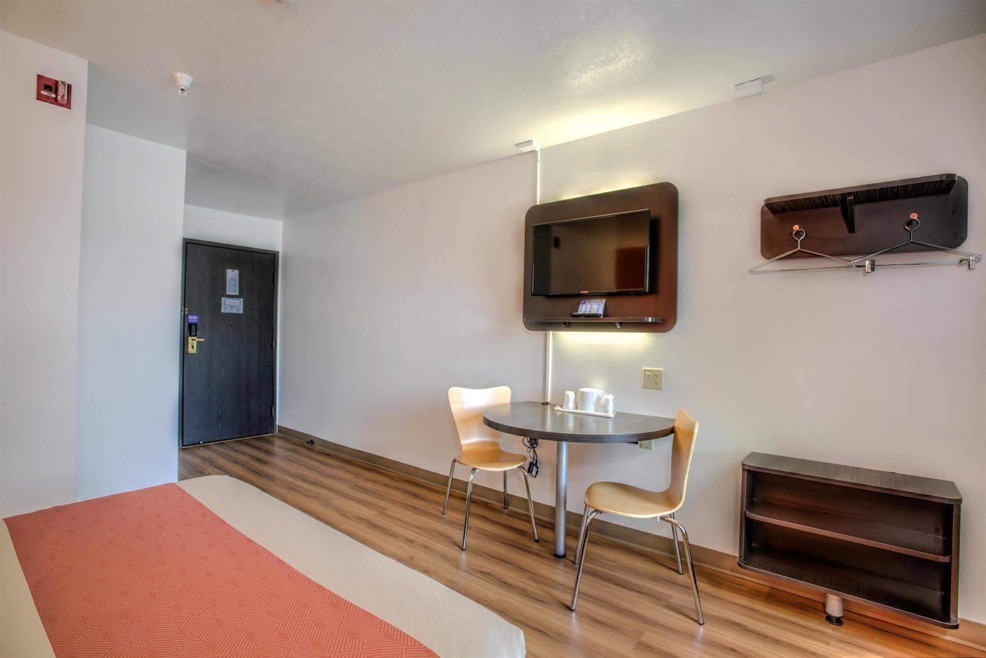Motel 6-Bozeman, Mt Bagian luar foto